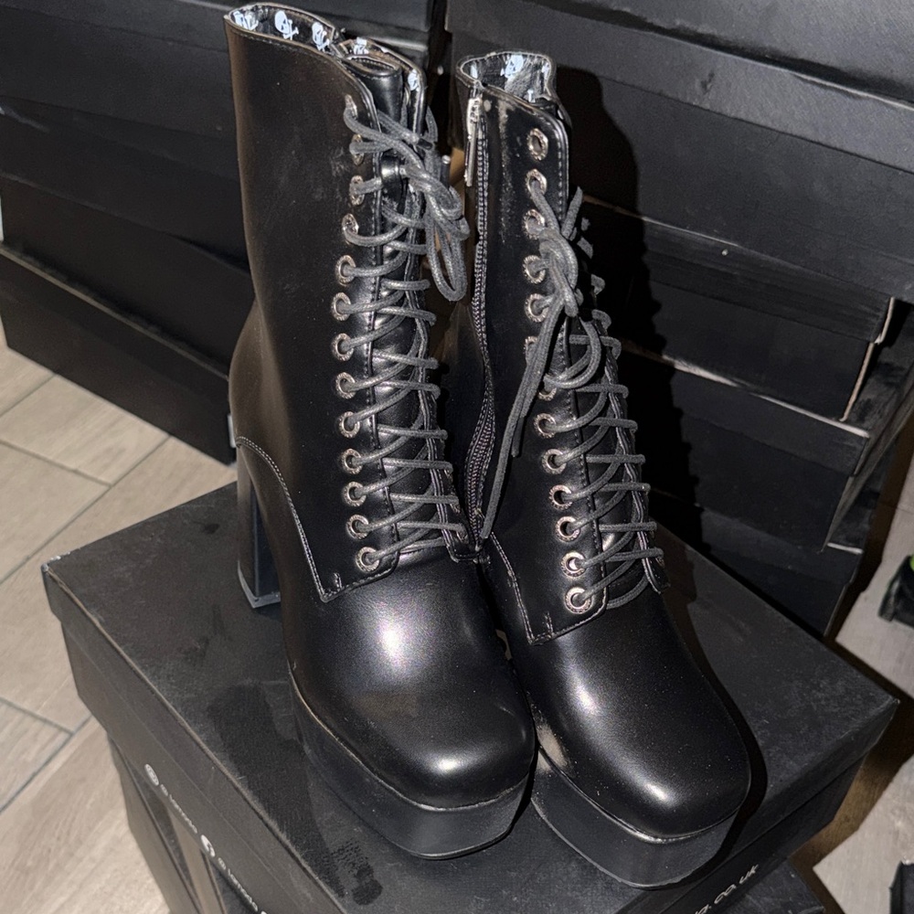 Black Platform Lace-Up Boots - Picture 3 of 8
